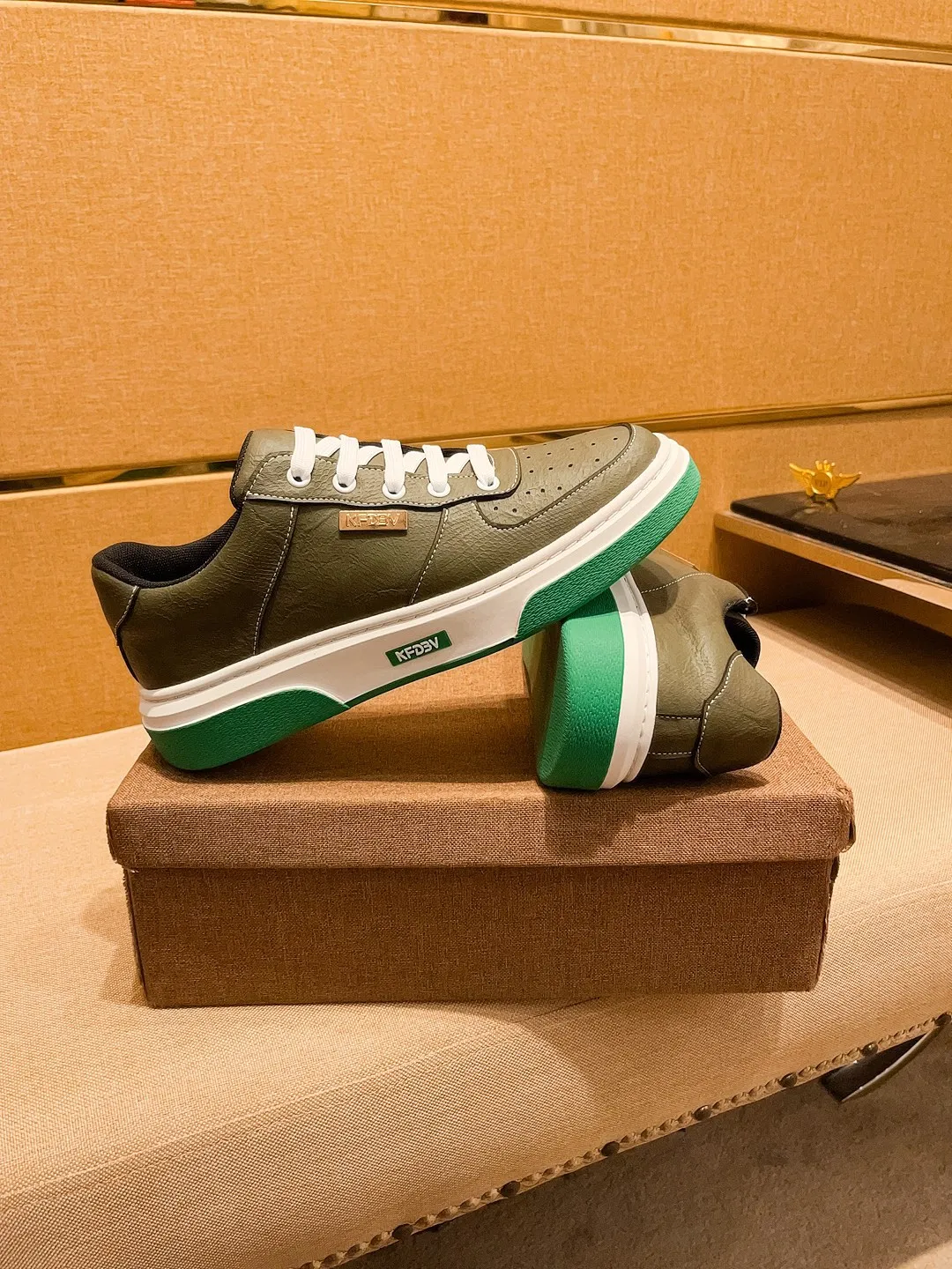 Men's shoes💰 420💰[BV]🔥 High-end men's shoes brand official website 1:1 latest masterpiece: the upper is made of Italian imported first-layer cowhide with a comfortable and breathable lining➕original non-slip and wear-resistant outsole🔥, making walking more convenient and comfortable! An exclusive new model, a stunning work, a beautiful 1:1 replica [color] compared to the official quality! Create a fashionable personality to set off your uniqueness! A must-have for trendy men! Classic 🔥Size: 38-44 Color: 🔥 Colors available🔥.